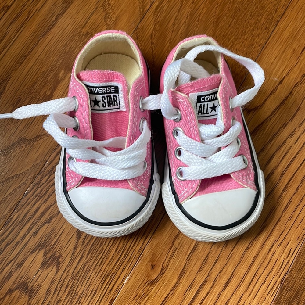 Toddler girls pink size 2 converse sneakers, worn only a couple times